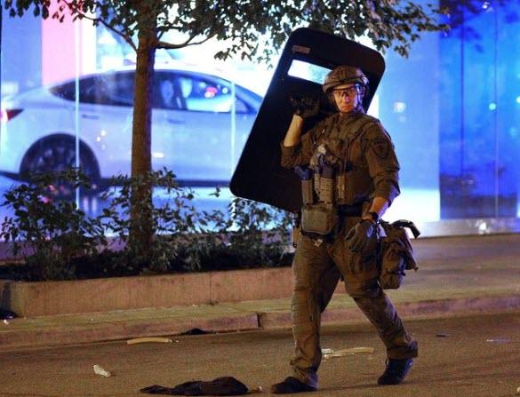 Chaos In Chicago: Bridges Raised To Prevent Gun-Toting Looters Getting Downtown