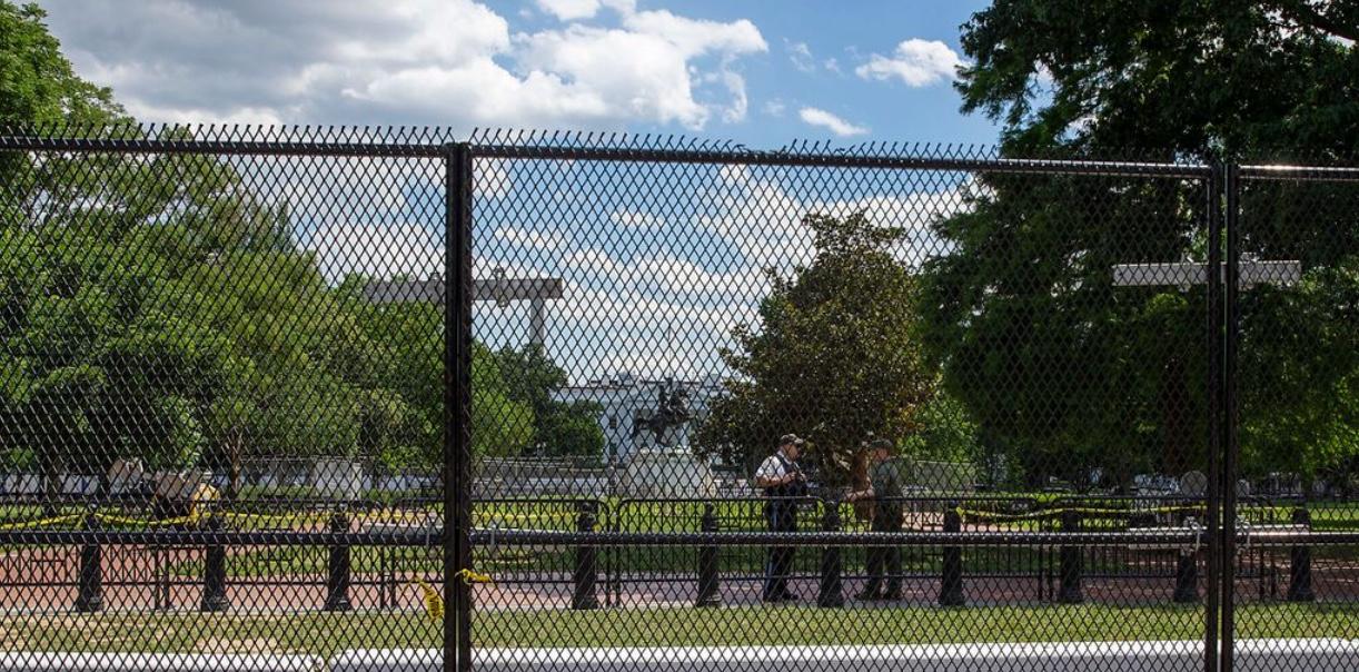   "Non-Scalable" Fence Built Around White House, 250 Soldiers On Standby To Handle Election Night Chaos FENCES