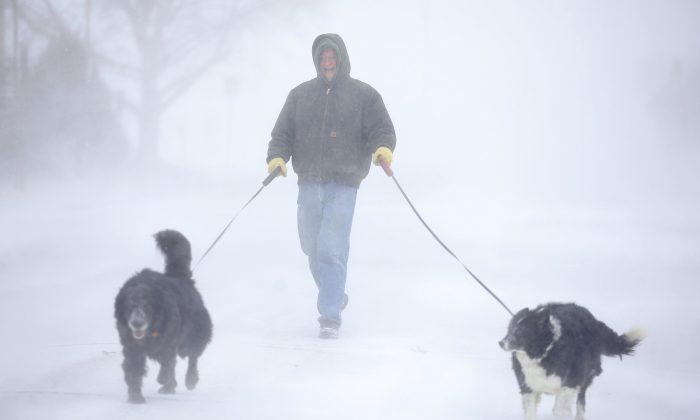 SEEN THIS? - Old Farmer's Almanac Predicts "Snow-verload" Winter Across Much Of US Heavy-snow-in-denver-2-700x420