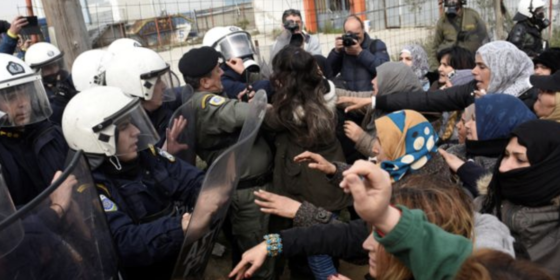 Hundreds Of Migrants Battle With Greek Riot Police After 'Fake News' About Open Border