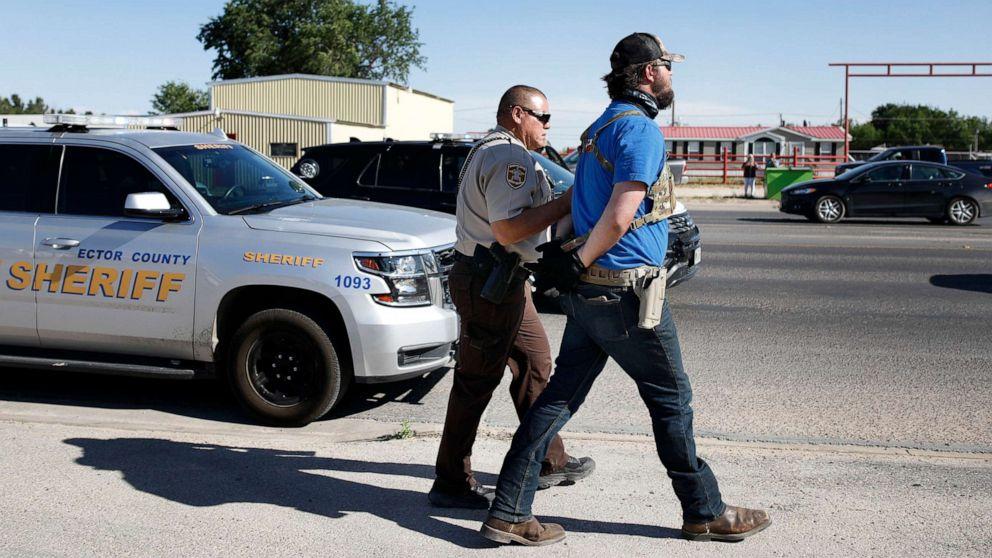 Texas Bar Owner, Quarantine Protesters Arrested After SWAT
Team Swoops In 3