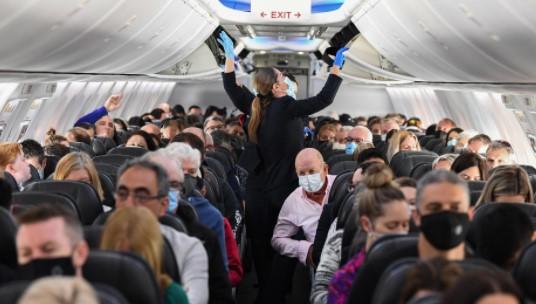 Passengers Push Back On Airline Mask Requirements As Travel
Bans Soar 2
