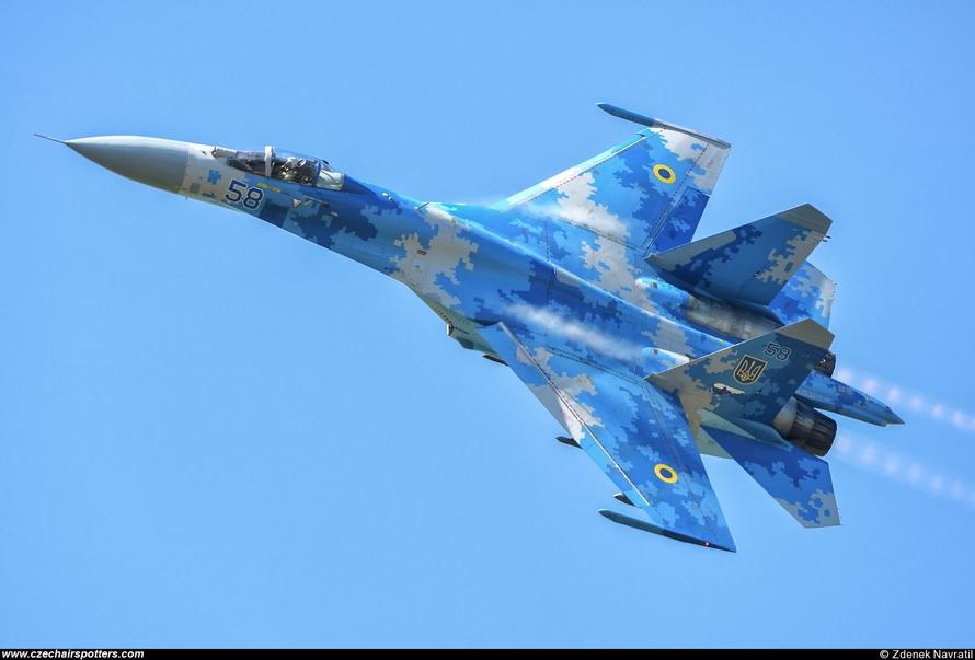 Watch Russian Su-27 Conduct 