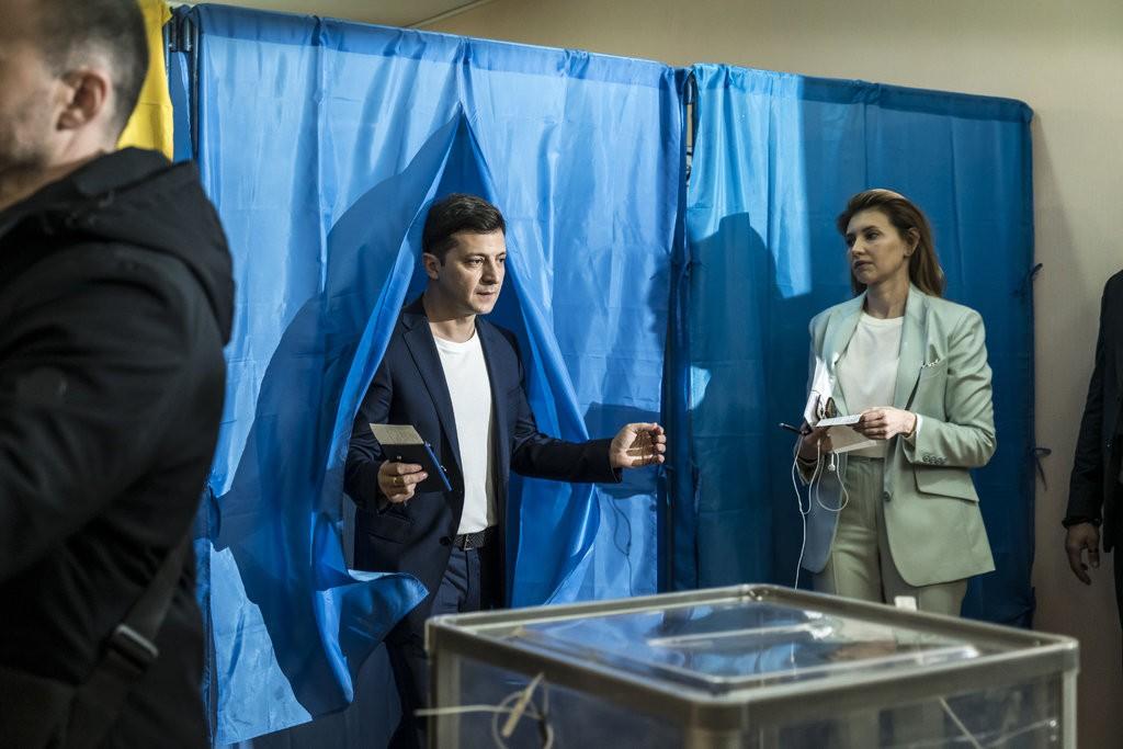 Bidens Ukrainian Corruption Scandal Casts Ominous Shadow 