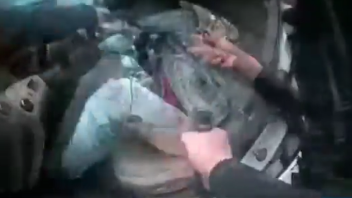 Graphic: Police Say Minnesota Officer Who Shot Black Suspect Accidentally Grabbed Gun Instead Of Taser - Vimarsana News