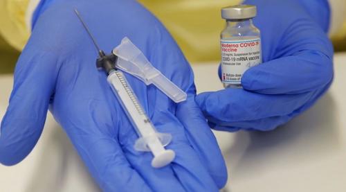Moderna hat eine Erklärung zu der beunruhigenden Anzahl von schweren Reaktionen auf eine Charge seines Impfstoffs COVID abgegeben