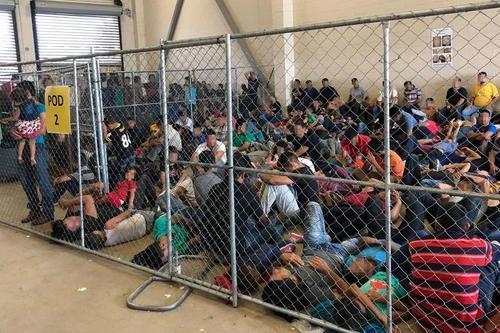 Neuer Rekord von Migrantenkindern, die in Bidens „Käfigen“ der Grenzpolizei sitzen Neuer Rekord von Migrantenkindern, die in Bidens „Käfigen“ der Grenzpolizei sitzen