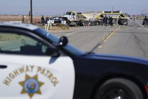 13 Killed In California Crash Allegedly Entered US Illegally
Via Border Fence Hole: Officials 2