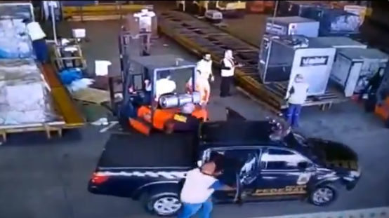 Watch Armed Thieves Make Off With 1600 Lbs Of Gold In Brazil Airport