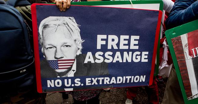Psiquiatra testifica que Julian Assange se está «preparando para suicidarse en prisión» Psiquiatra testifica que Julian Assange se está «preparando para suicidarse en prisión»
